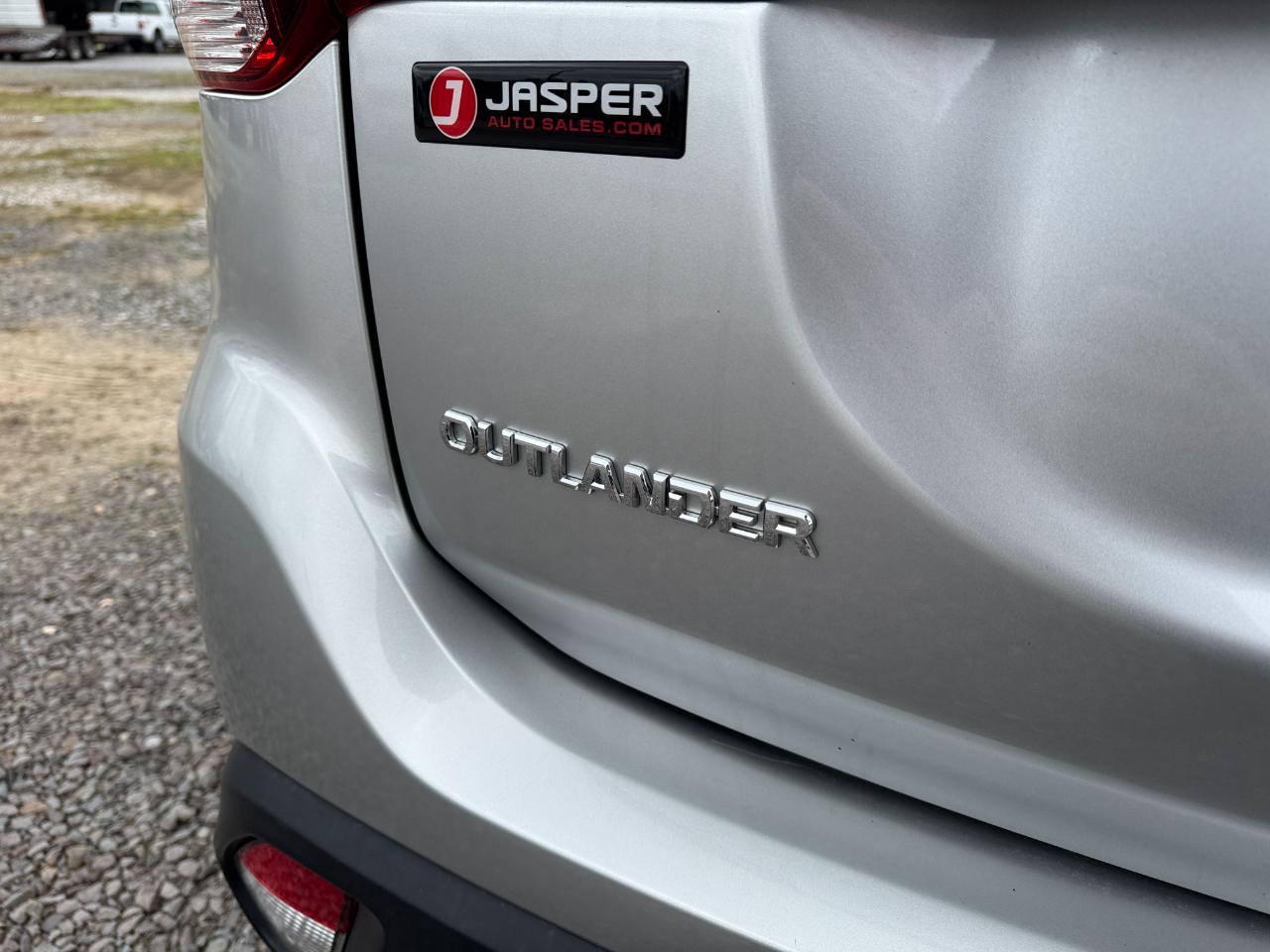 Mitsubishi Outlander ES FWD 2020