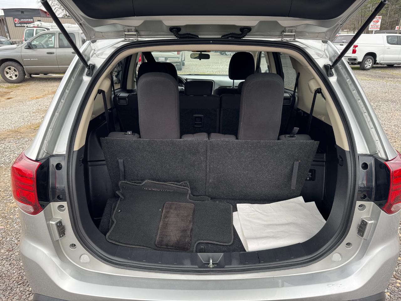 Mitsubishi Outlander ES FWD 2020