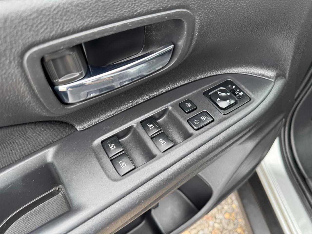 Mitsubishi Outlander ES FWD 2020