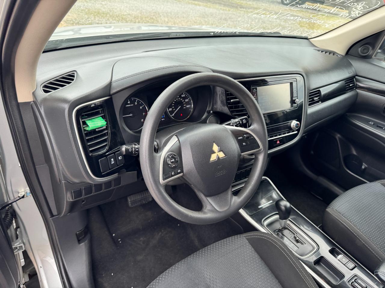 Mitsubishi Outlander ES FWD 2020