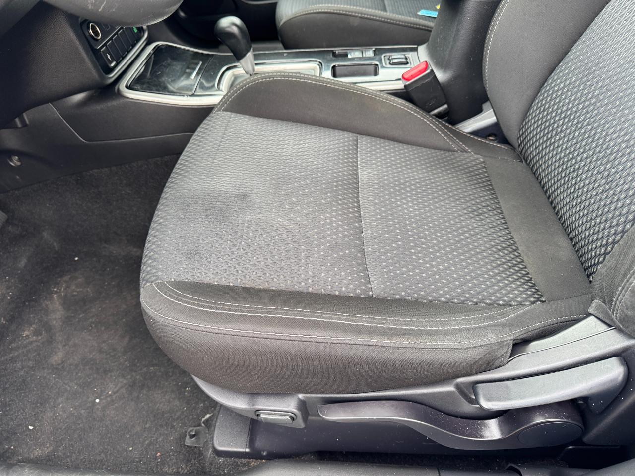 Mitsubishi Outlander ES FWD 2020