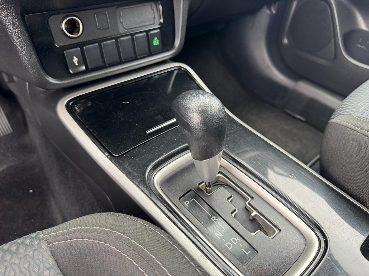 Mitsubishi Outlander ES FWD 2020