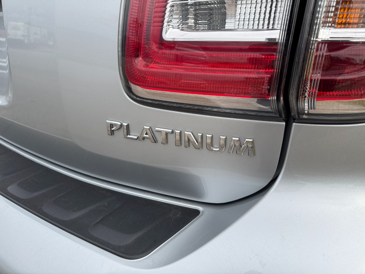 Nissan Armada 4x2 Platinum 2019