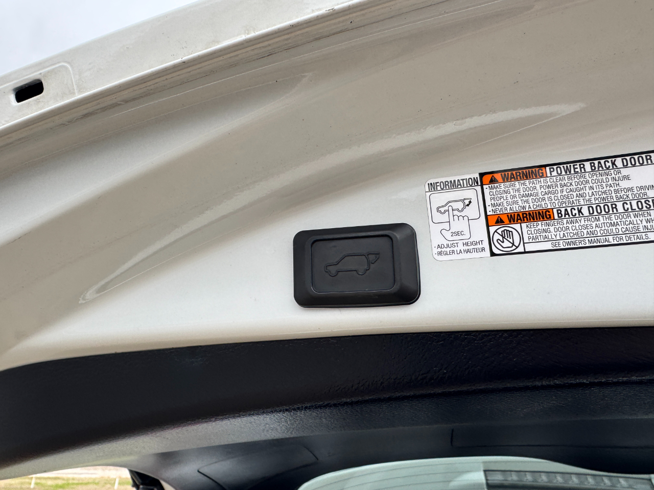 Toyota RAV4 Limited FWD (Natl) 2018