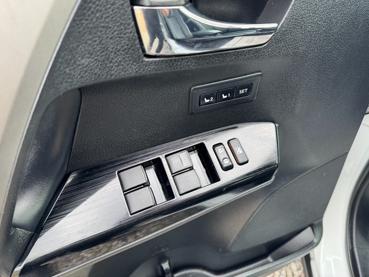 Toyota RAV4 Limited FWD (Natl) 2018