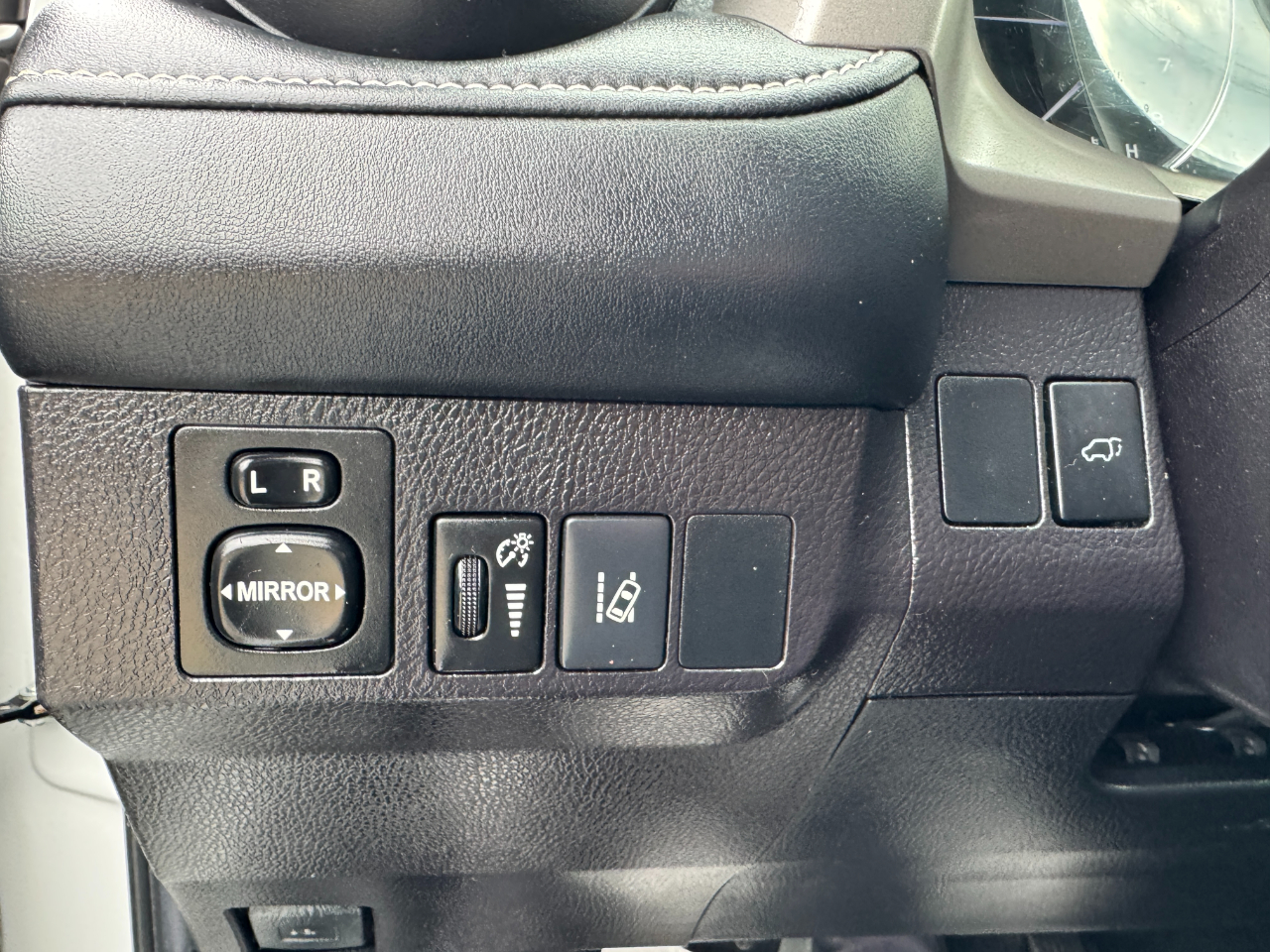 Toyota RAV4 Limited FWD (Natl) 2018