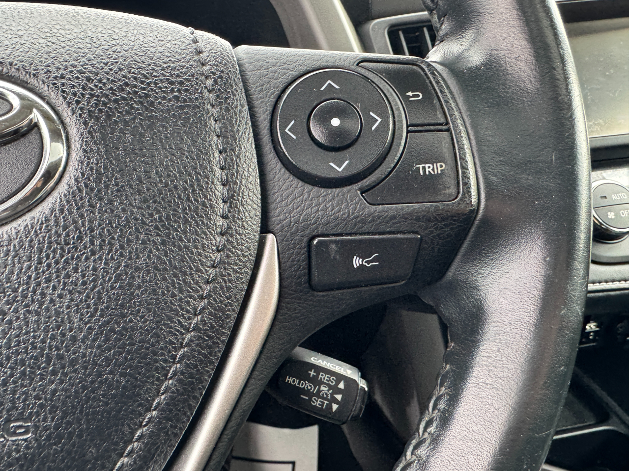 Toyota RAV4 Limited FWD (Natl) 2018