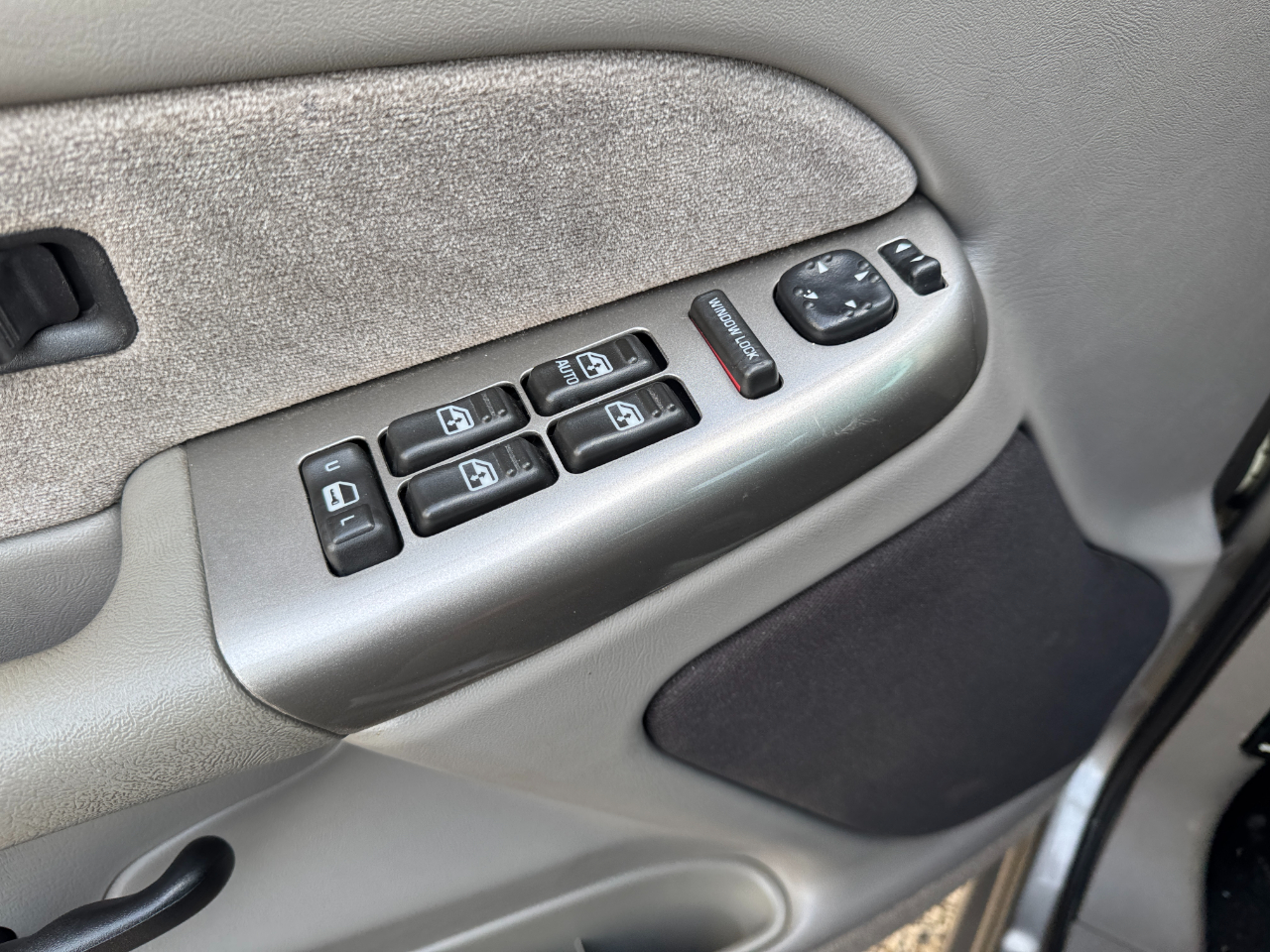 Chevrolet Silverado 1500 4dr Ext Cab 143.5" WB LS 2000