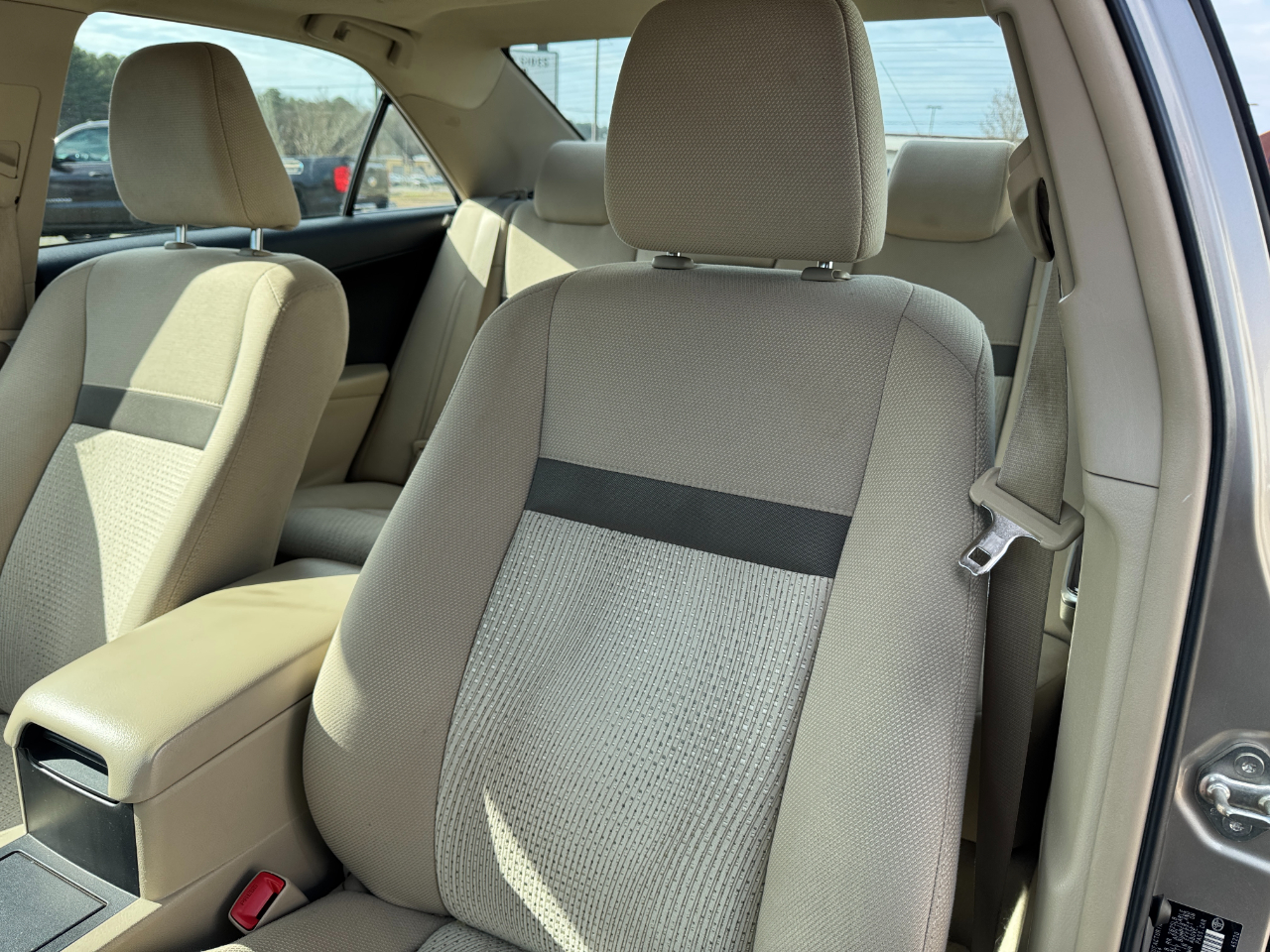 Toyota Camry 4dr Sdn I4 Auto XLE (Natl) 2014