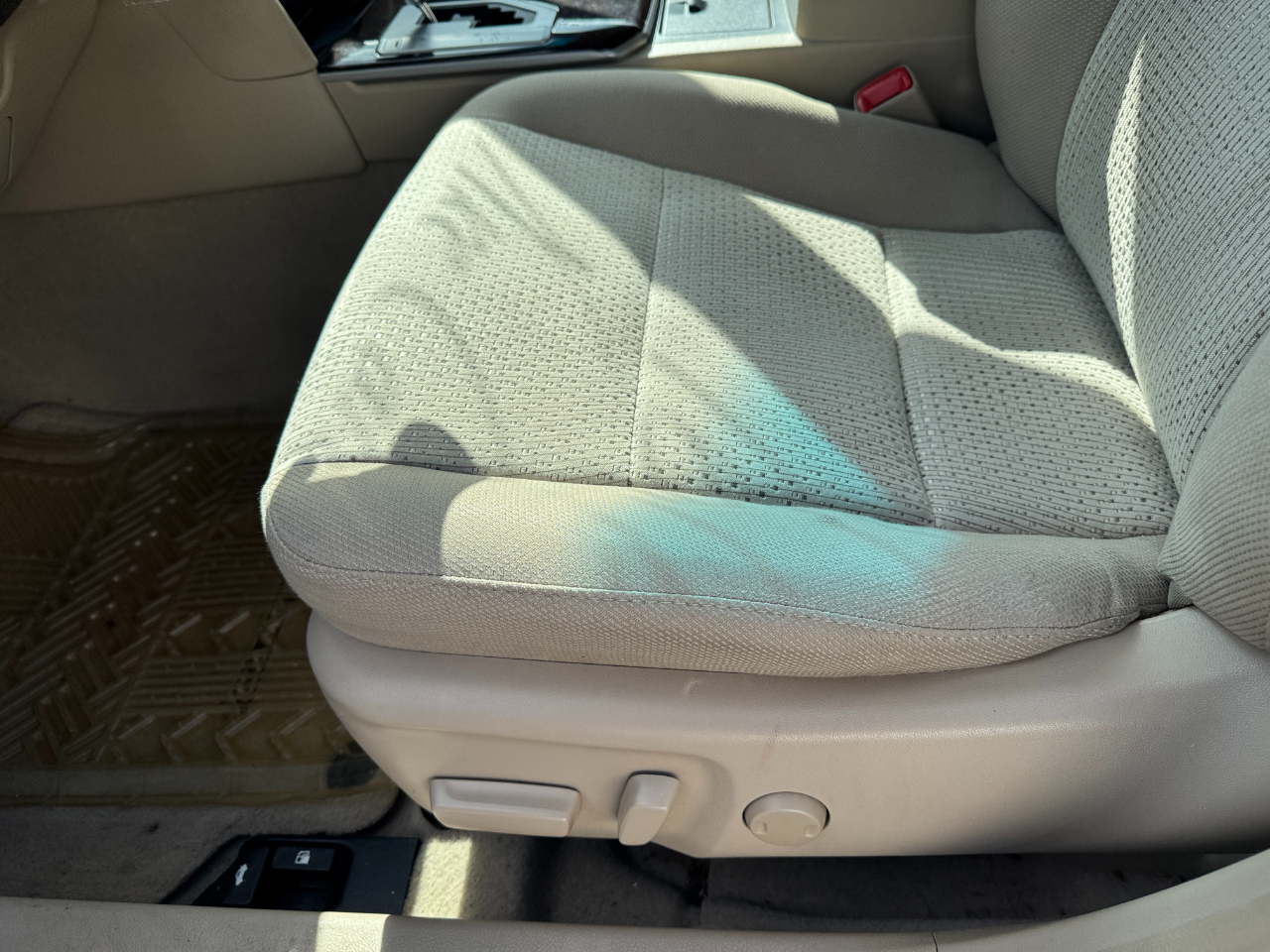 Toyota Camry 4dr Sdn I4 Auto XLE (Natl) 2014