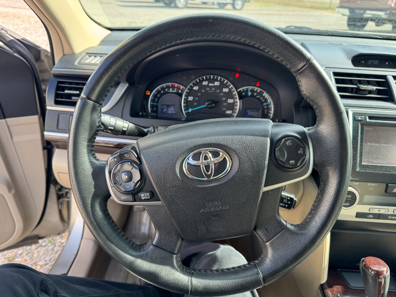 Toyota Camry 4dr Sdn I4 Auto XLE (Natl) 2014