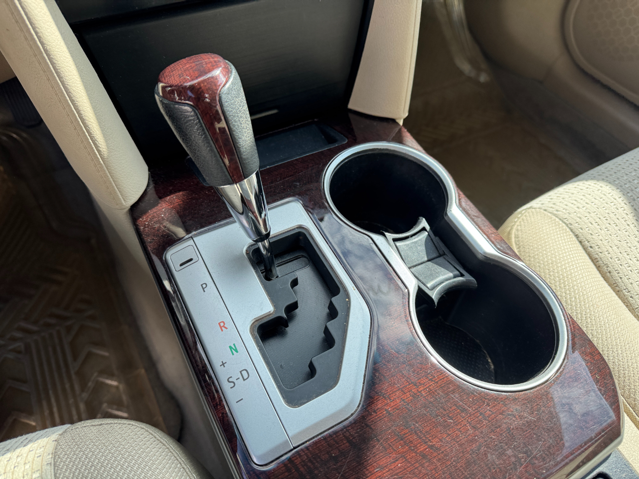 Toyota Camry 4dr Sdn I4 Auto XLE (Natl) 2014