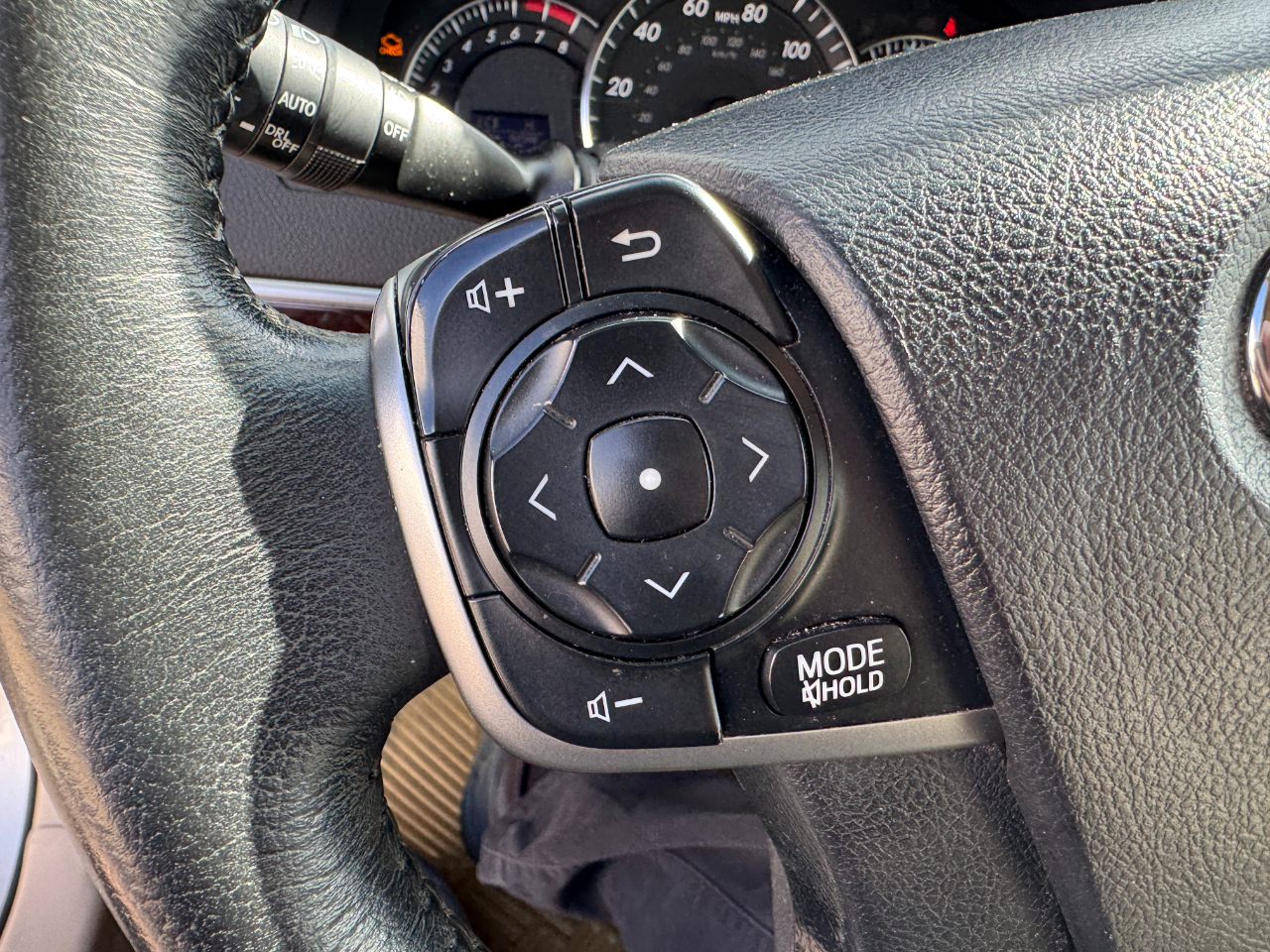 Toyota Camry 4dr Sdn I4 Auto XLE (Natl) 2014