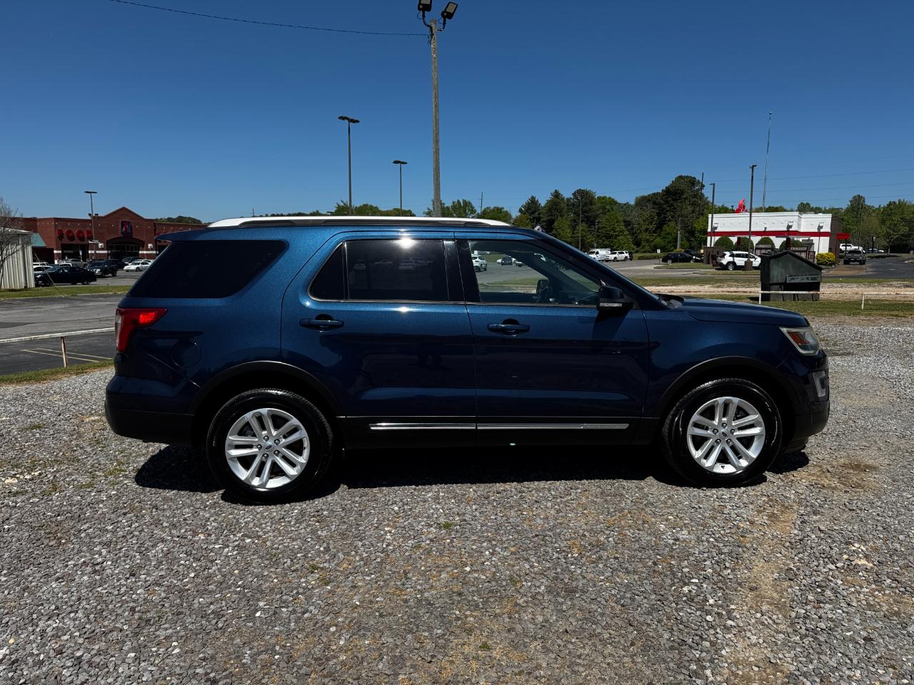Ford Explorer XLT FWD 2017
