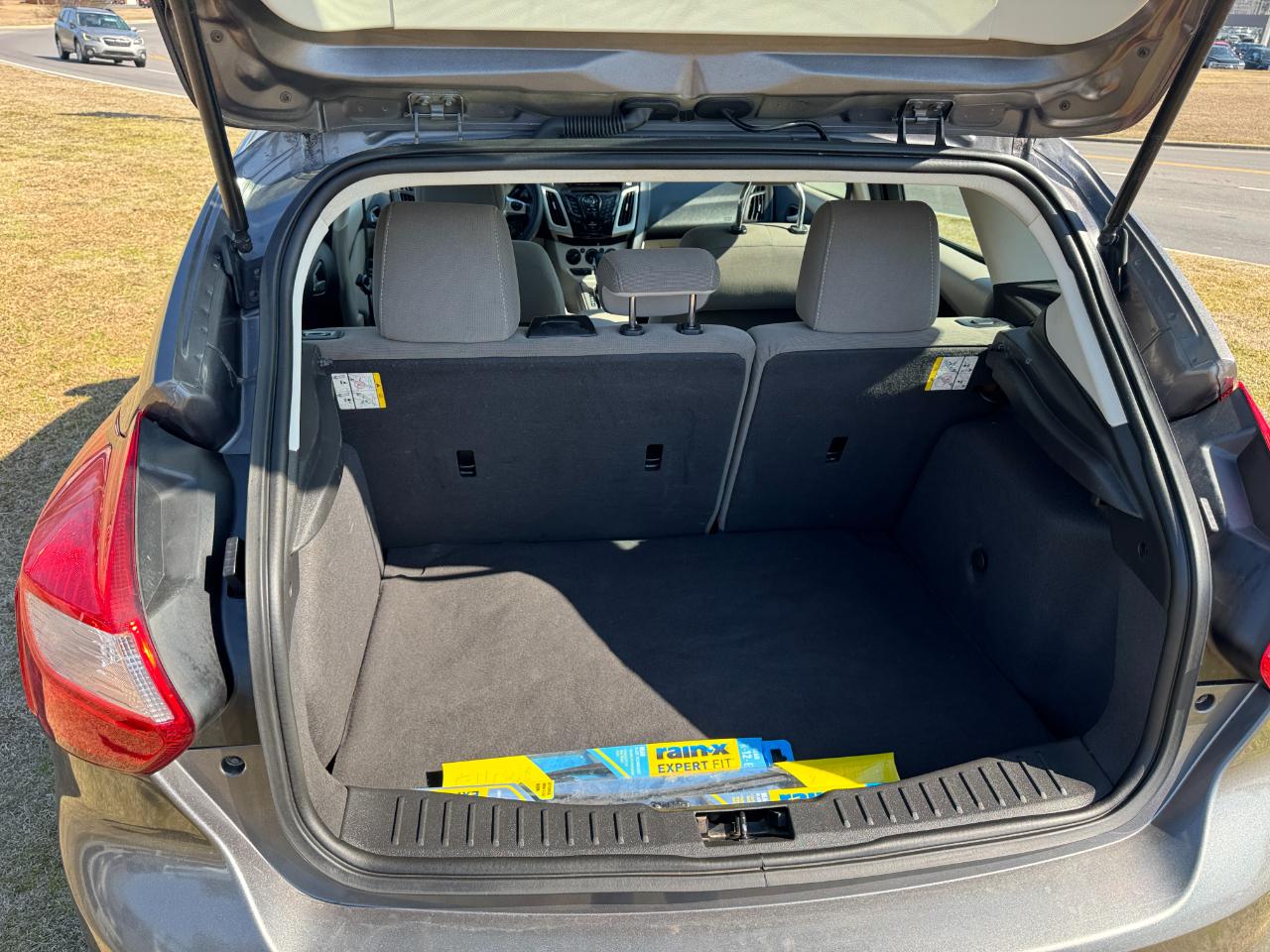 Ford Focus 5dr HB SE 2012