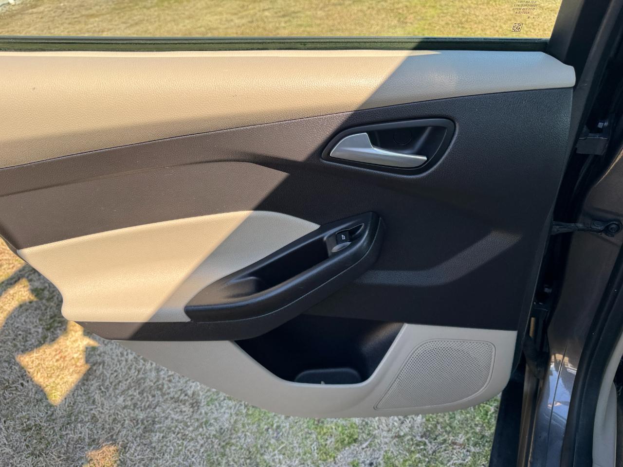 Ford Focus 5dr HB SE 2012