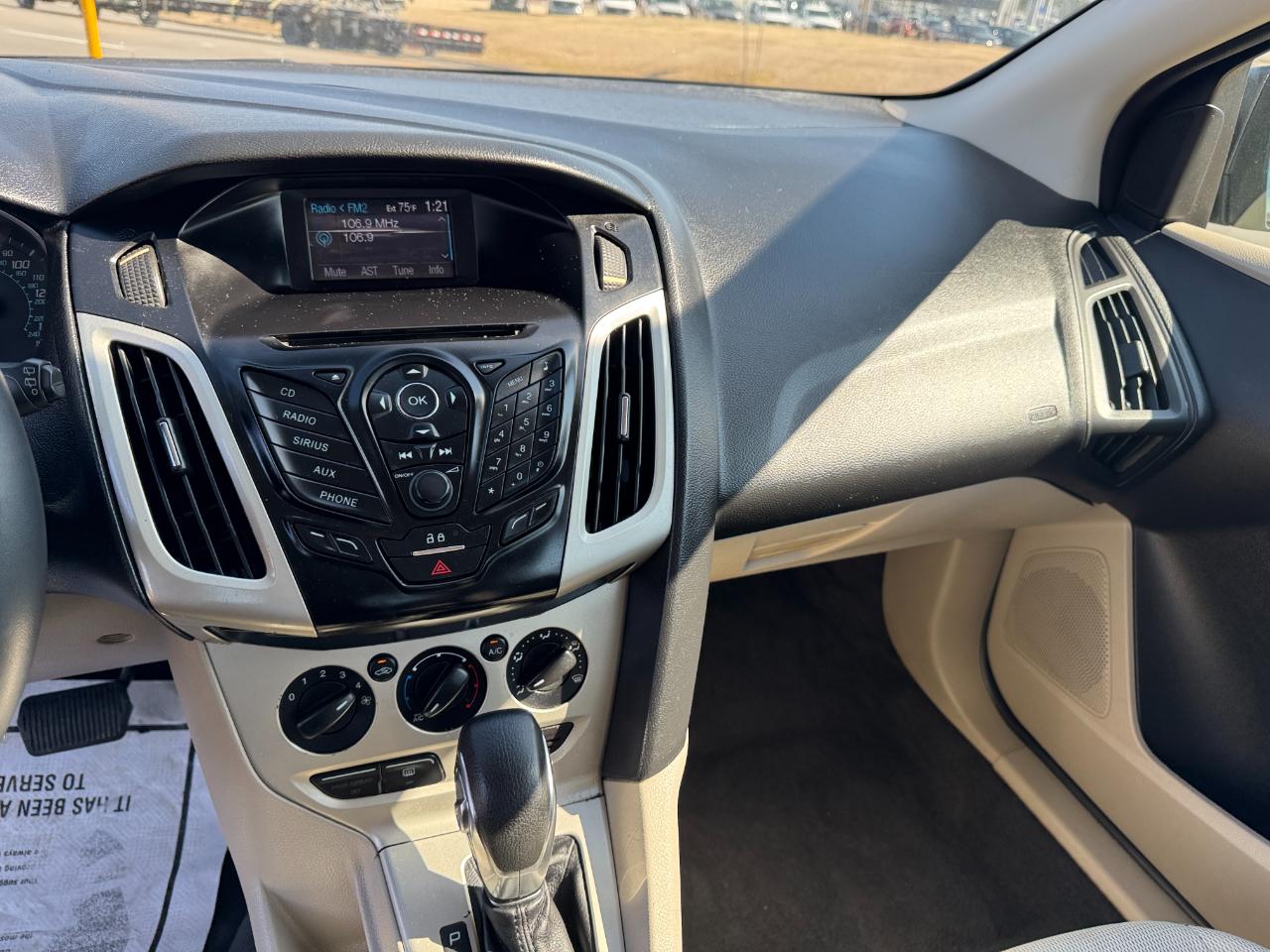 Ford Focus 5dr HB SE 2012