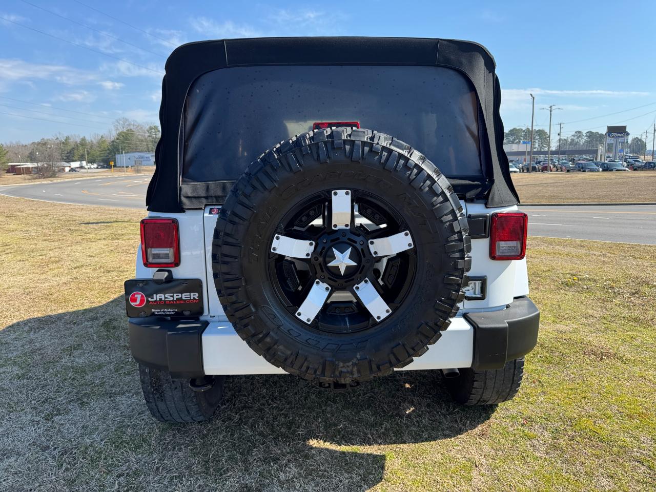 Jeep Wrangler Unlimited 4WD 4dr Sahara 2013