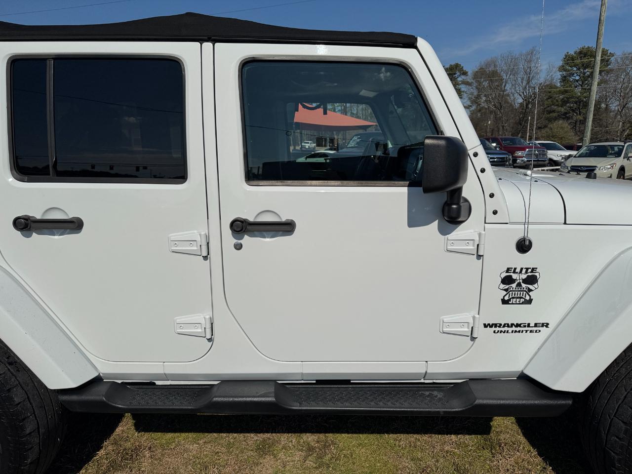 Jeep Wrangler Unlimited 4WD 4dr Sahara 2013