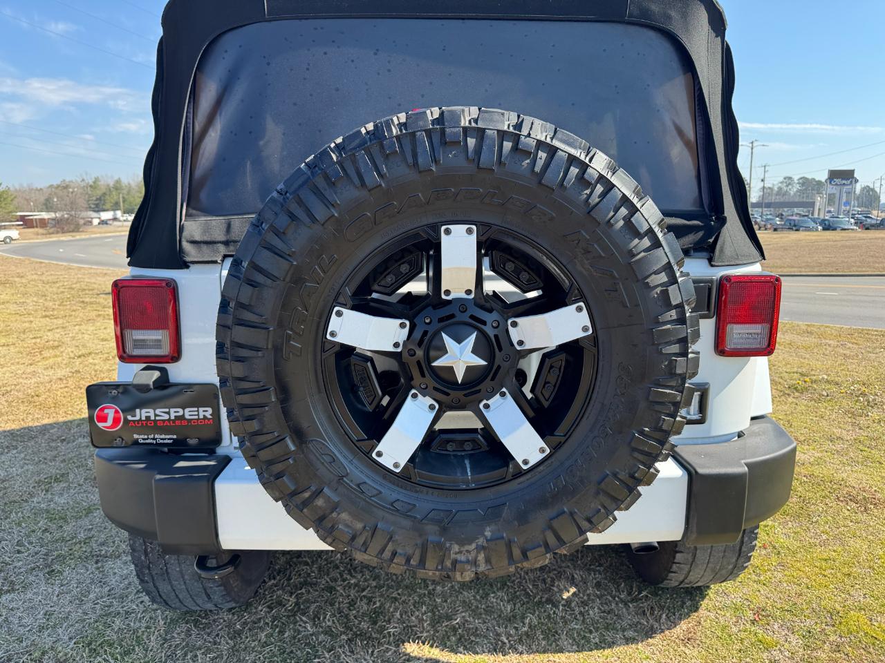 Jeep Wrangler Unlimited 4WD 4dr Sahara 2013