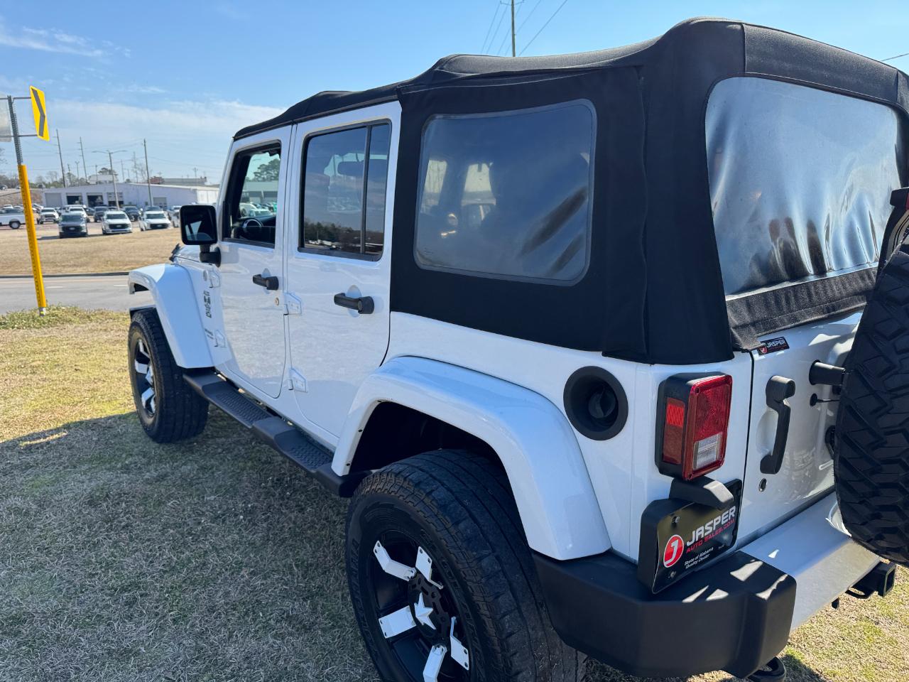 Jeep Wrangler Unlimited 4WD 4dr Sahara 2013
