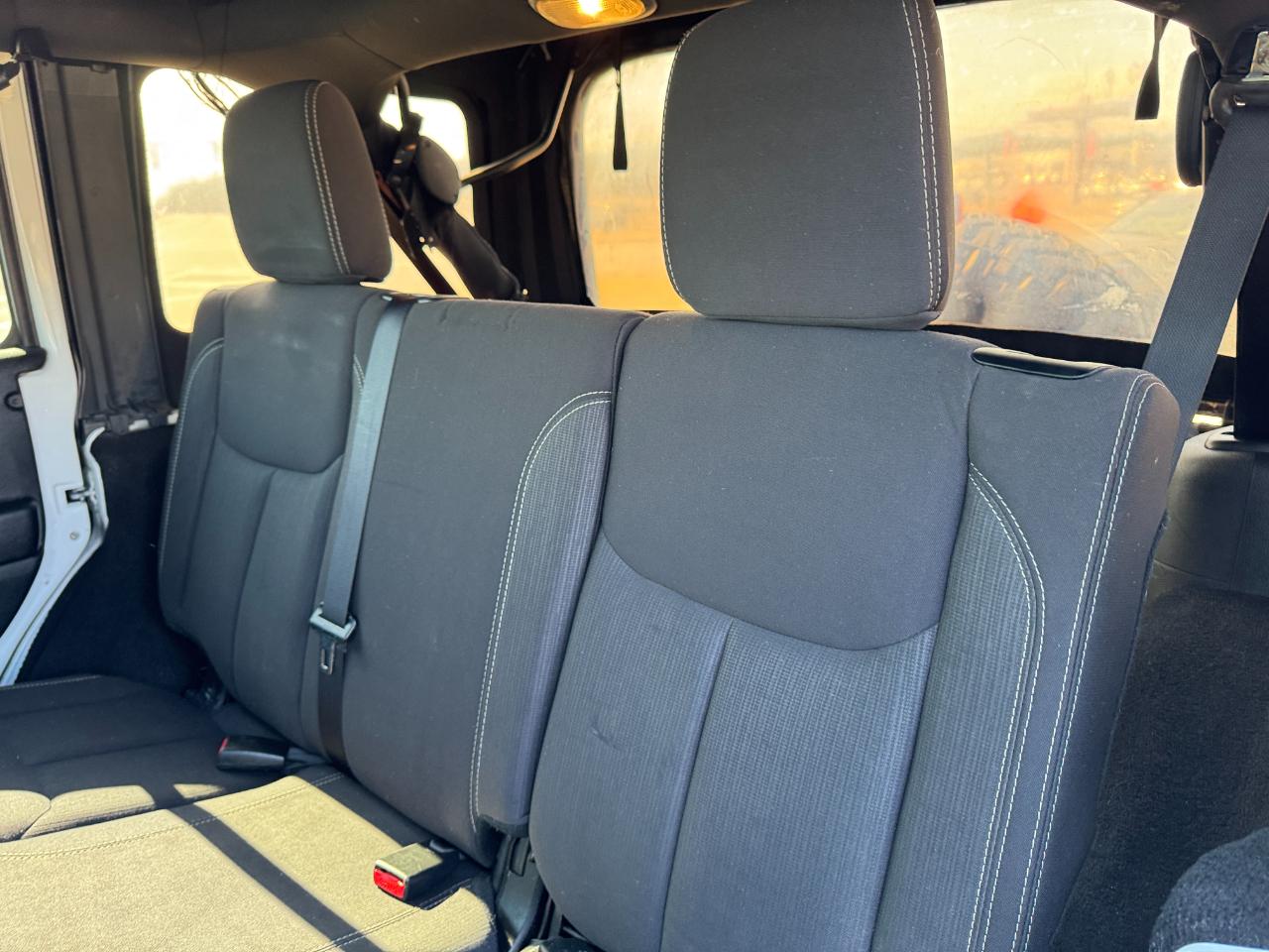 Jeep Wrangler Unlimited 4WD 4dr Sahara 2013