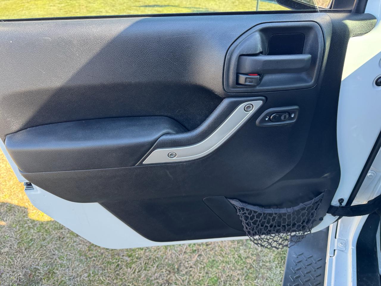 Jeep Wrangler Unlimited 4WD 4dr Sahara 2013