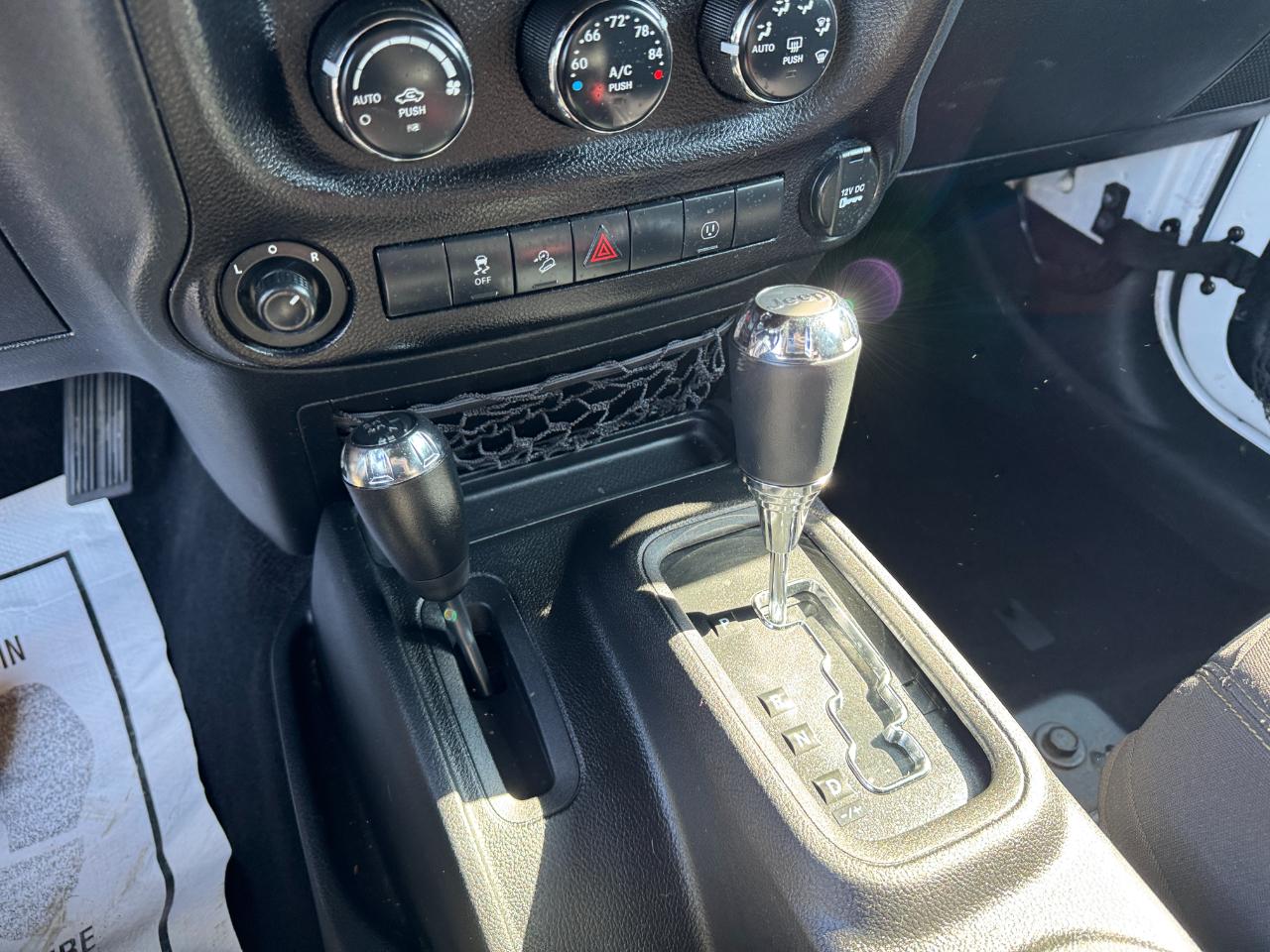 Jeep Wrangler Unlimited 4WD 4dr Sahara 2013