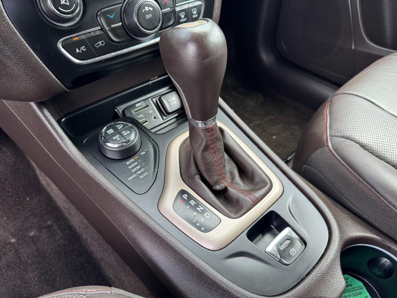 Jeep Cherokee 4WD 4dr Trailhawk 2015