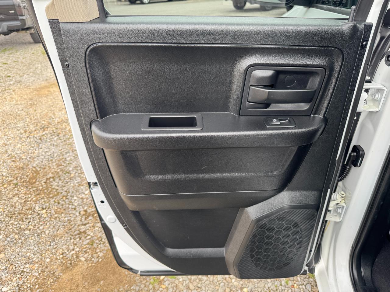 RAM 1500 2WD Quad Cab 140.5" Tradesman 2016