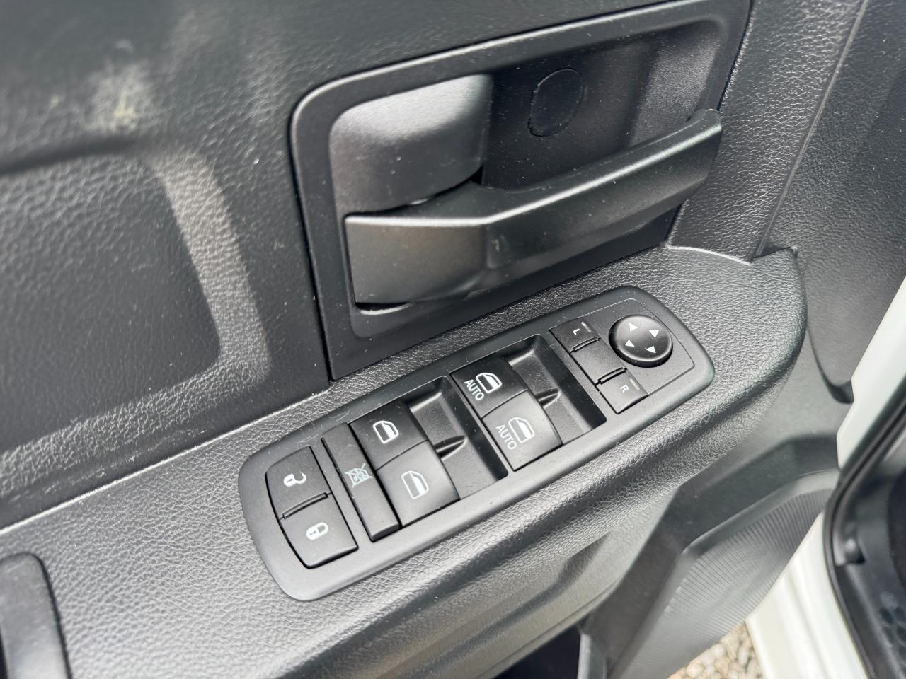 RAM 1500 2WD Quad Cab 140.5" Tradesman 2016