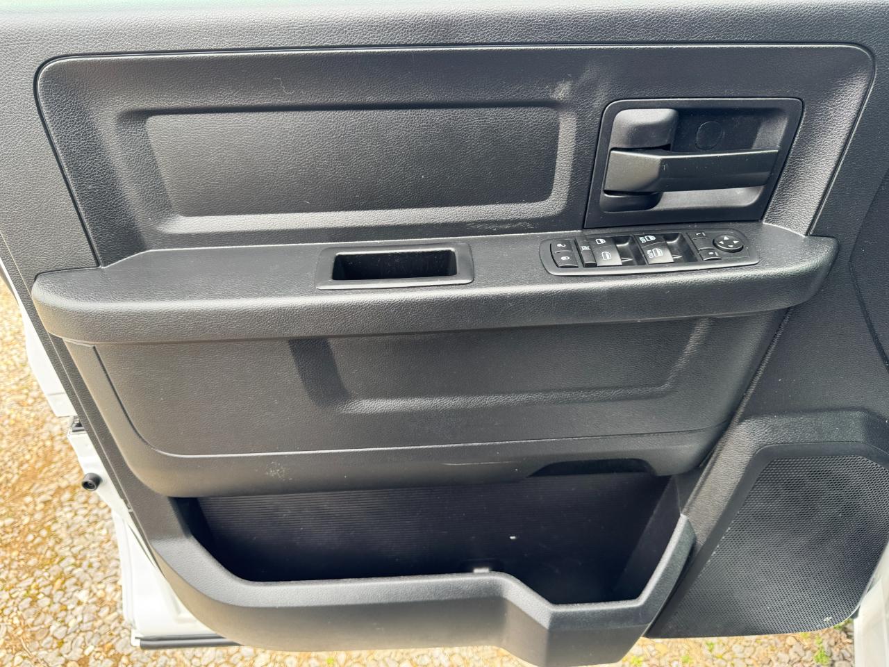 RAM 1500 2WD Quad Cab 140.5" Tradesman 2016