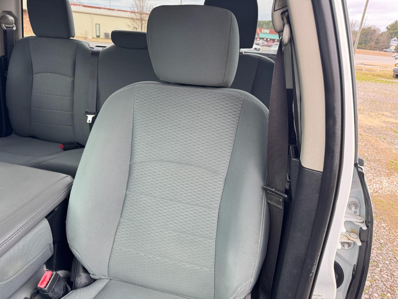 RAM 1500 2WD Quad Cab 140.5" Tradesman 2016