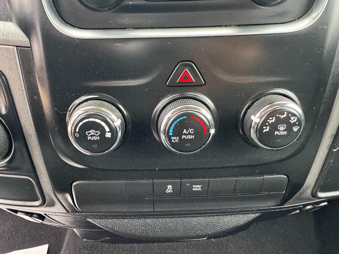 RAM 1500 2WD Quad Cab 140.5" Tradesman 2016