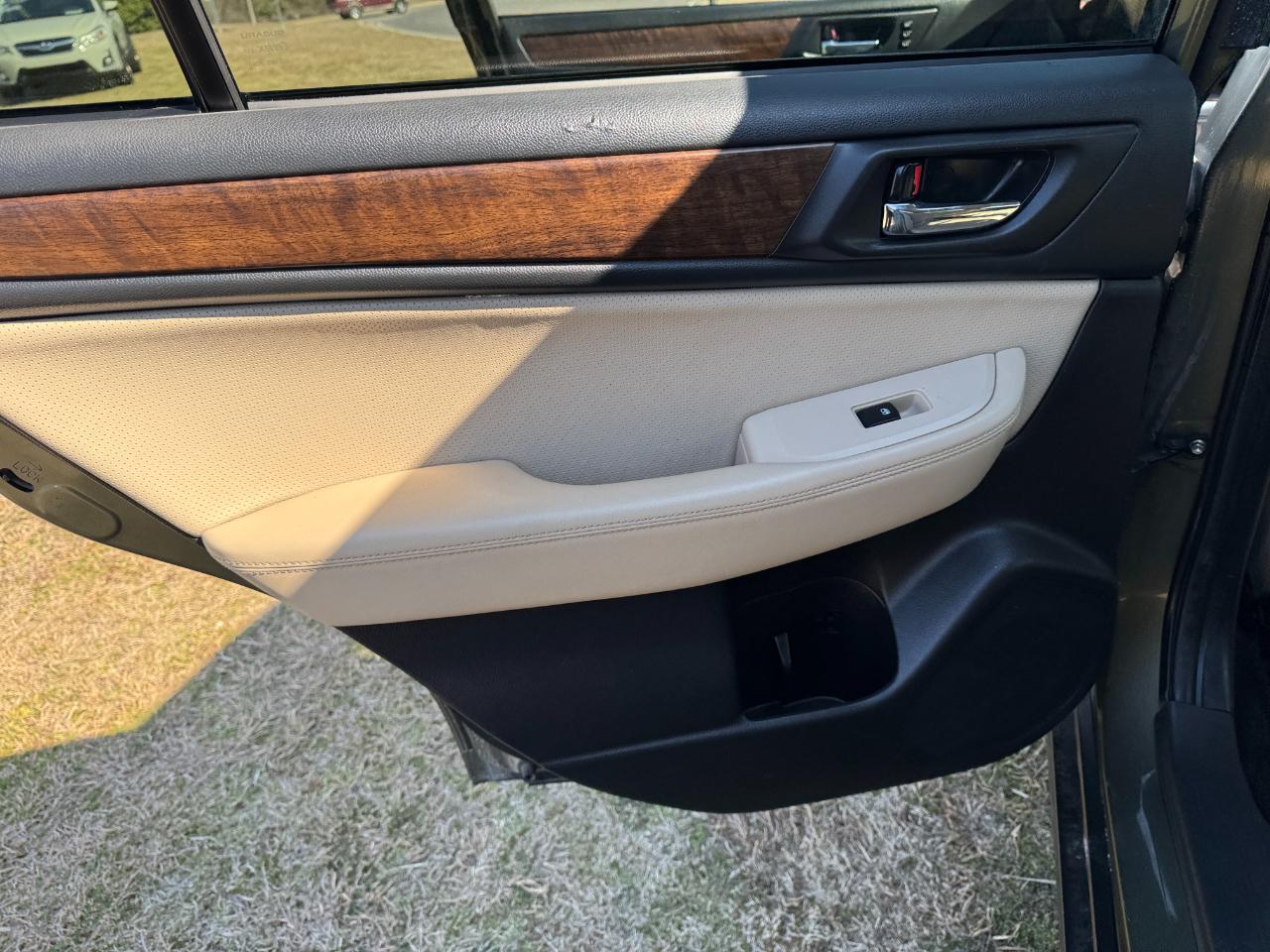 Subaru Outback 4dr Wgn 2.5i Limited 2015