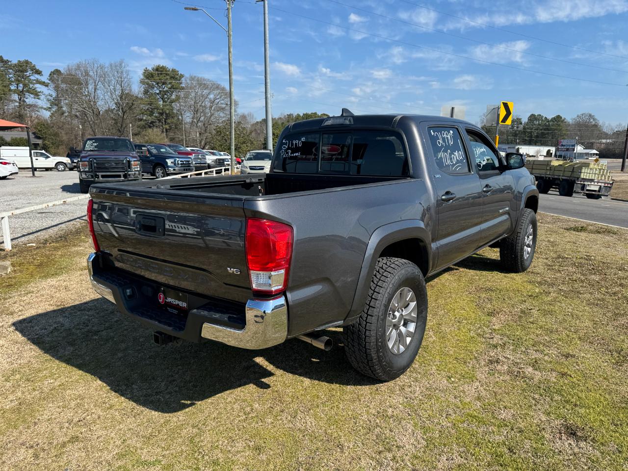 Toyota Tacoma SR5 Double Cab 5' Bed V6 4x2 AT (Natl) 2017