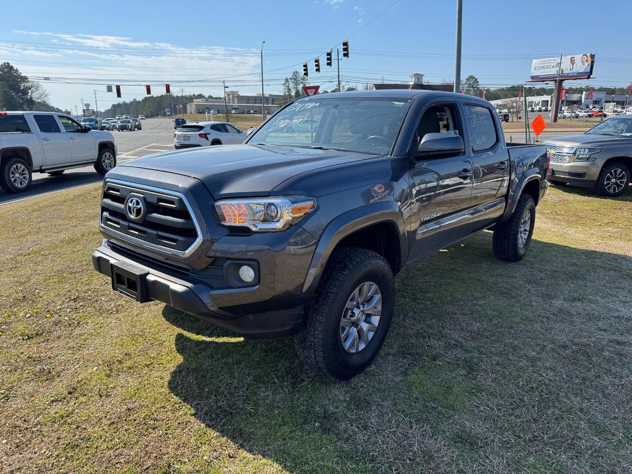 Toyota Tacoma SR5 Double Cab 5' Bed V6 4x2 AT (Natl) 2017