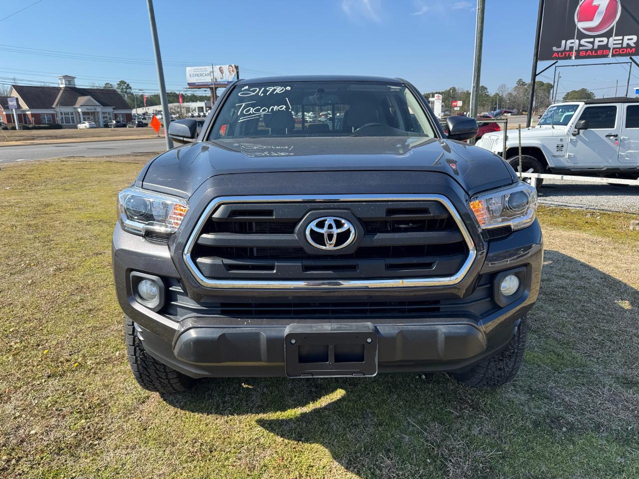 Toyota Tacoma SR5 Double Cab 5' Bed V6 4x2 AT (Natl) 2017