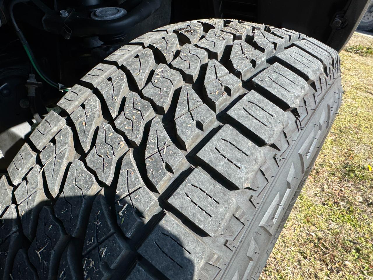 Toyota Tacoma SR5 Double Cab 5' Bed V6 4x2 AT (Natl) 2017