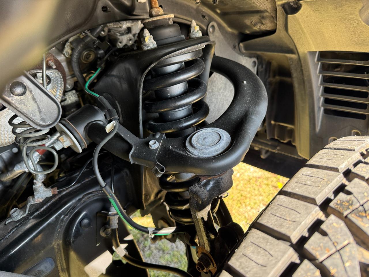 Toyota Tacoma SR5 Double Cab 5' Bed V6 4x2 AT (Natl) 2017