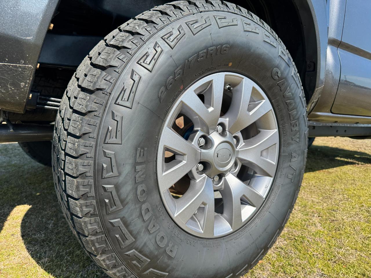 Toyota Tacoma SR5 Double Cab 5' Bed V6 4x2 AT (Natl) 2017