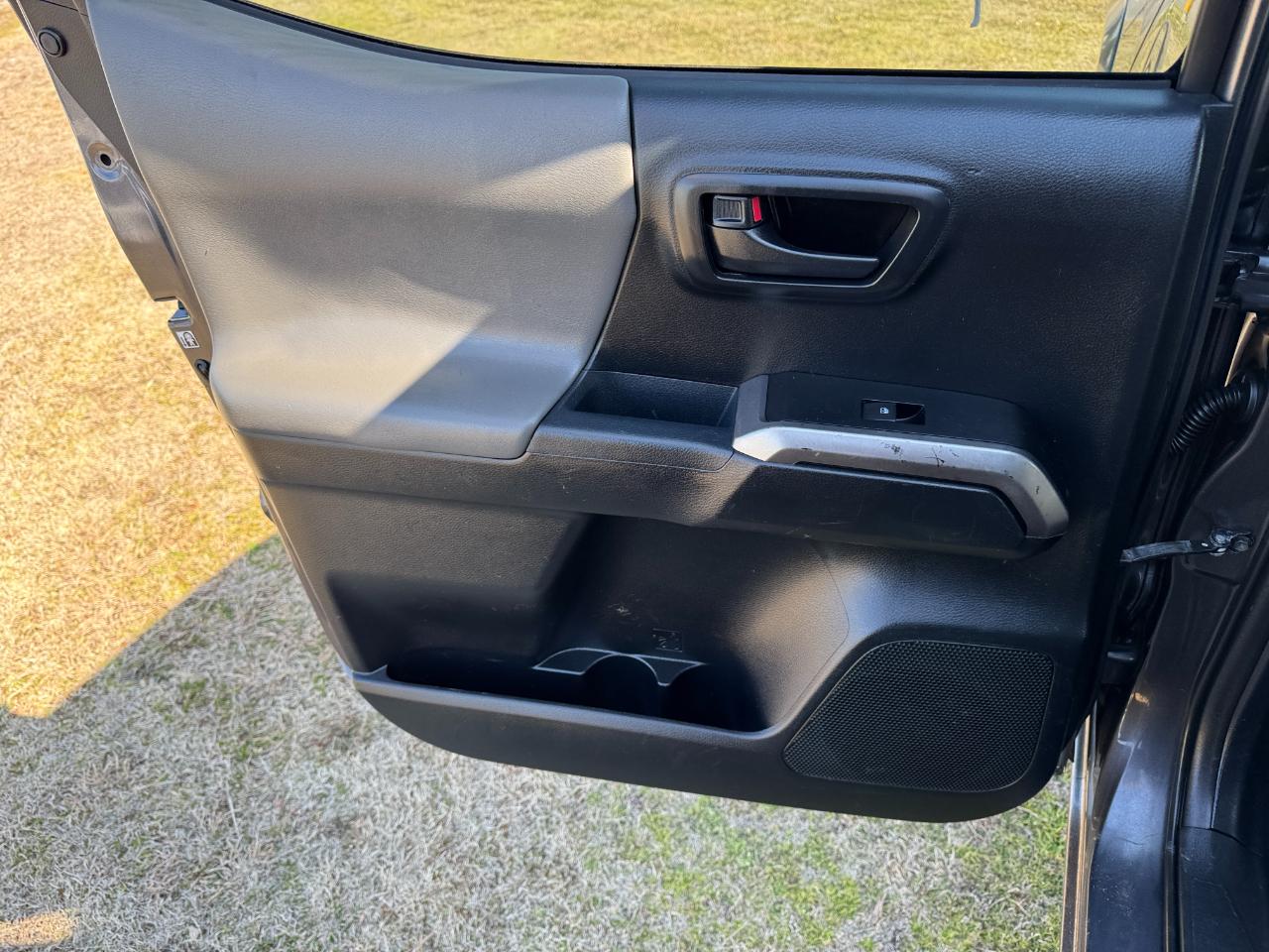 Toyota Tacoma SR5 Double Cab 5' Bed V6 4x2 AT (Natl) 2017