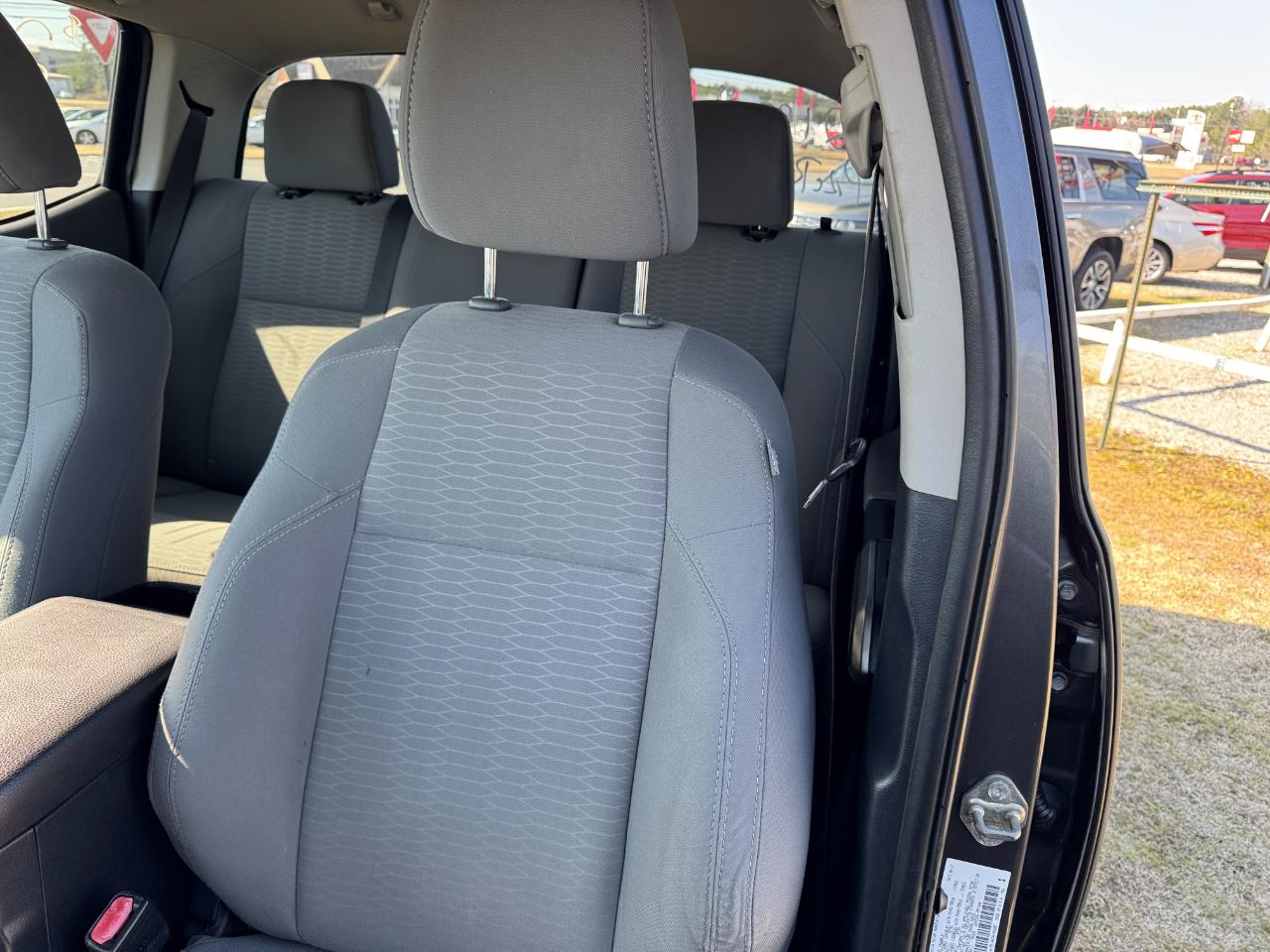 Toyota Tacoma SR5 Double Cab 5' Bed V6 4x2 AT (Natl) 2017