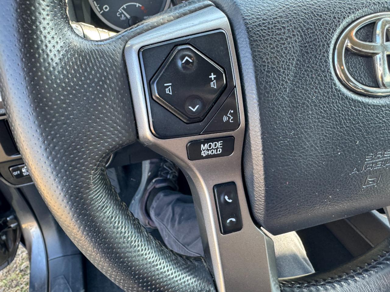 Toyota Tacoma SR5 Double Cab 5' Bed V6 4x2 AT (Natl) 2017