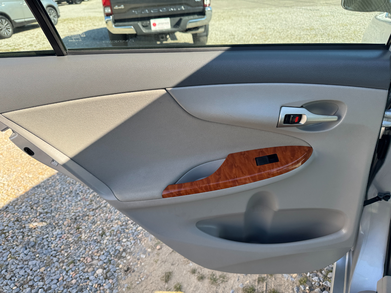 Toyota Corolla 4dr Sdn Auto XLE (Natl) 2009