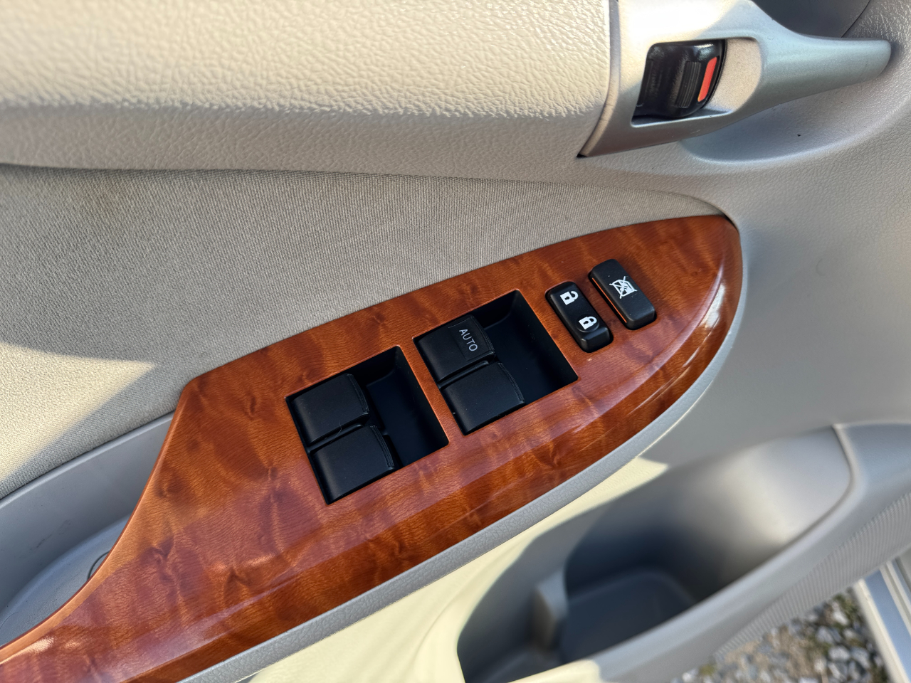 Toyota Corolla 4dr Sdn Auto XLE (Natl) 2009