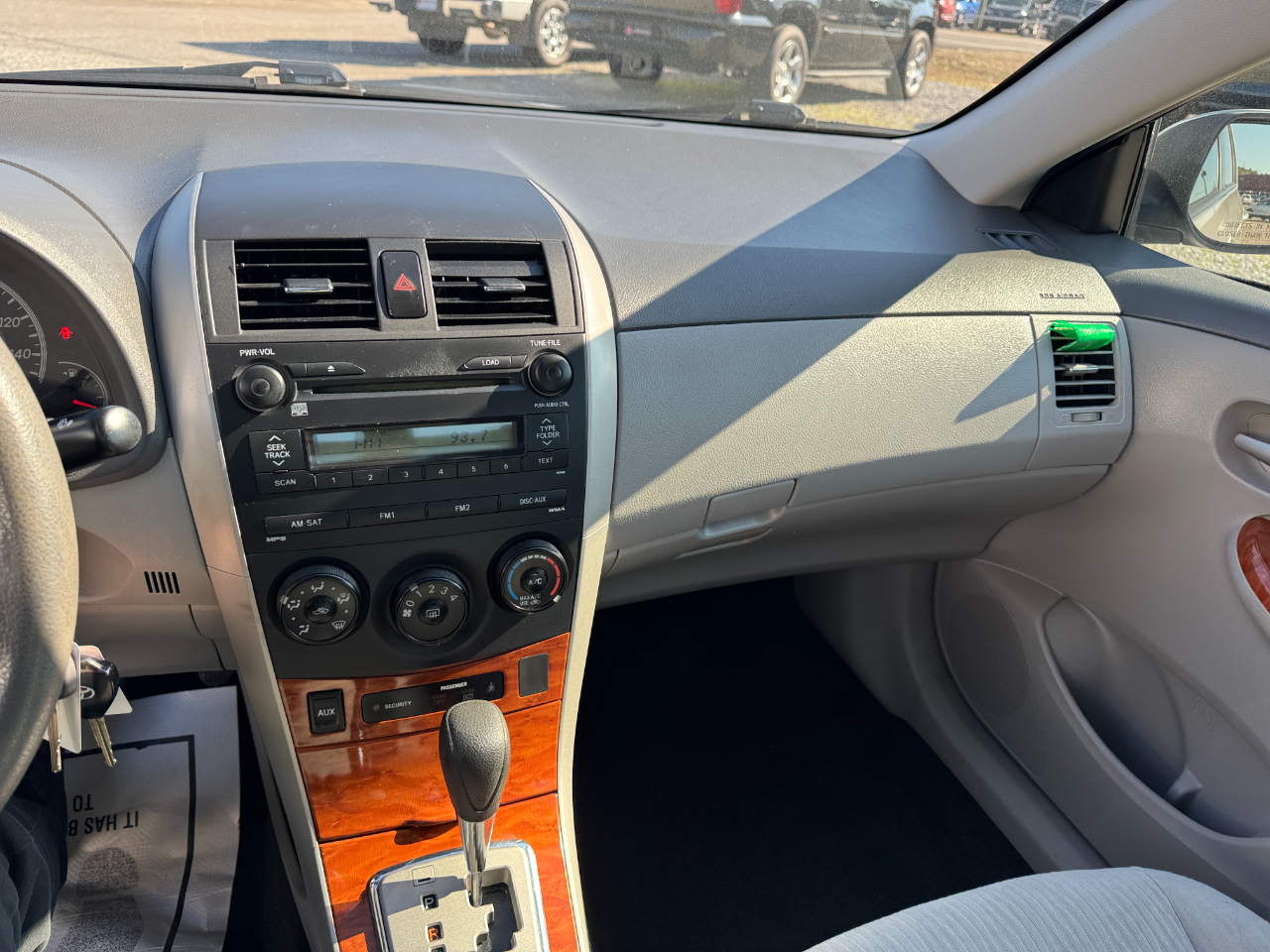 Toyota Corolla 4dr Sdn Auto XLE (Natl) 2009