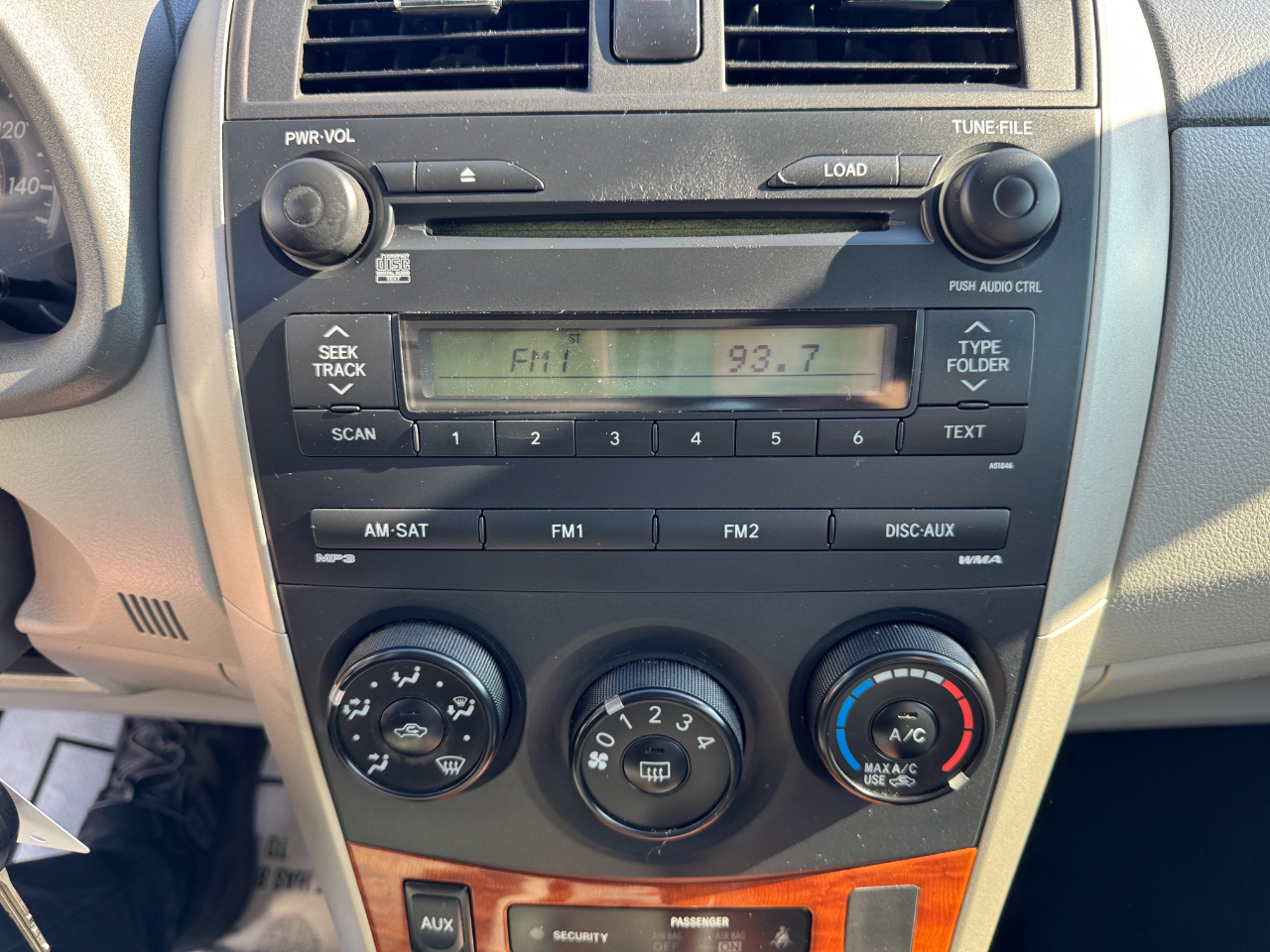 Toyota Corolla 4dr Sdn Auto XLE (Natl) 2009