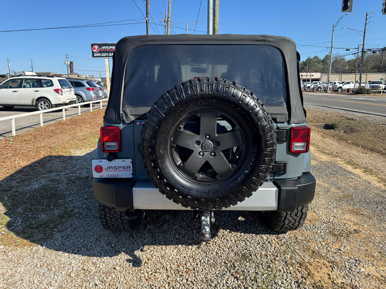 Jeep Wrangler 4WD 2dr Sahara 2014