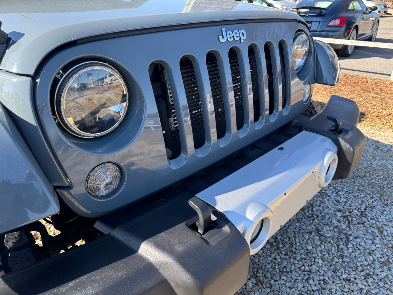 Jeep Wrangler 4WD 2dr Sahara 2014